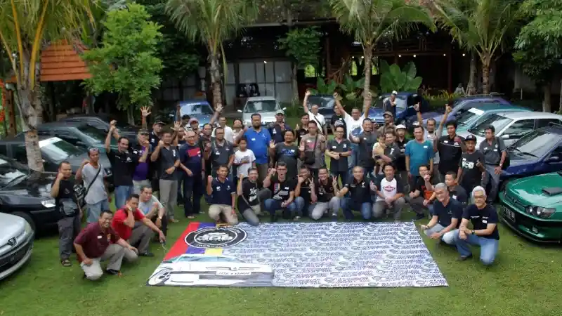 Foto - Indonesia Peugeot 306 Community Padati Solo Untuk Gathering Nasional 