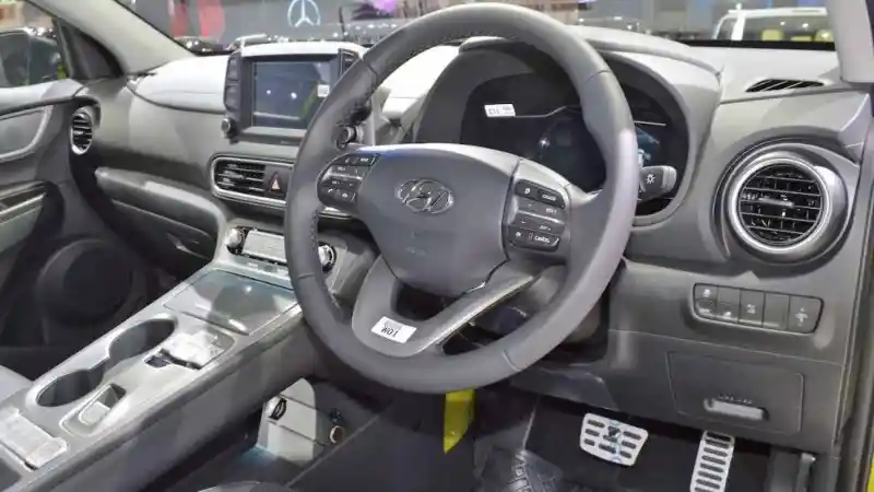 Foto - Melihat Spek Hyundai Kona Electric, Setara Toyota C-HR?