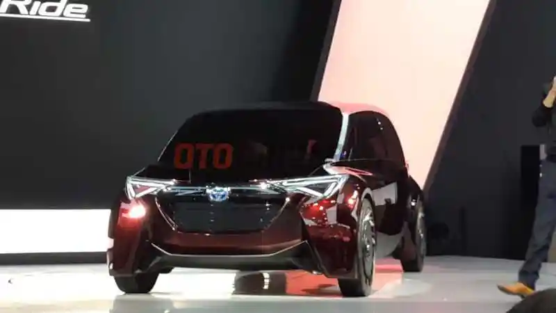 Berita - GIIAS 2019: Konsep MPV Pintar Toyota Bisa Jadi Ruang Rapat Berjalan