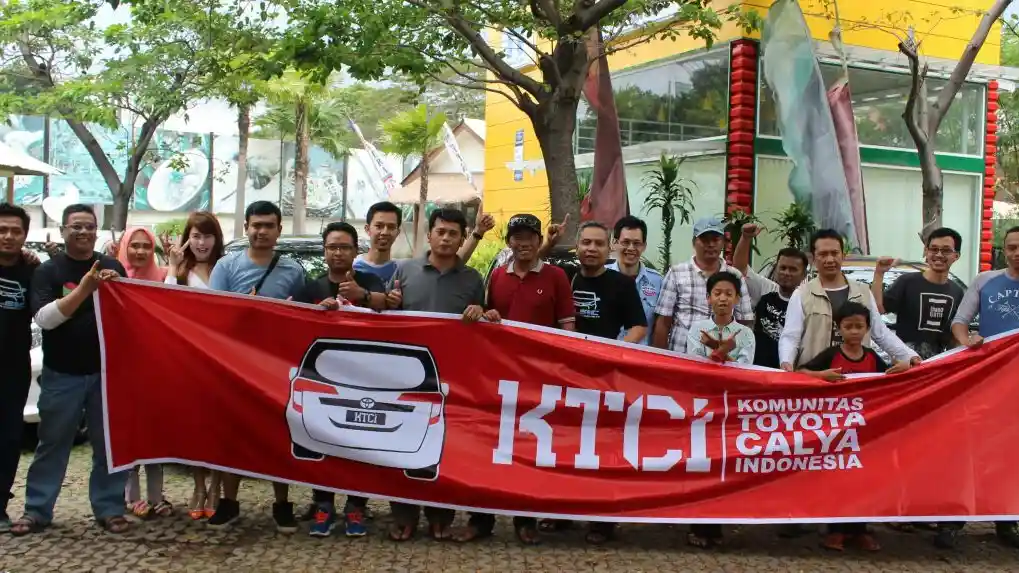 Foto - Pengukuhan Komunitas Toyota Calya Indonesia Dihadiri Oleh Komunitas Datsun