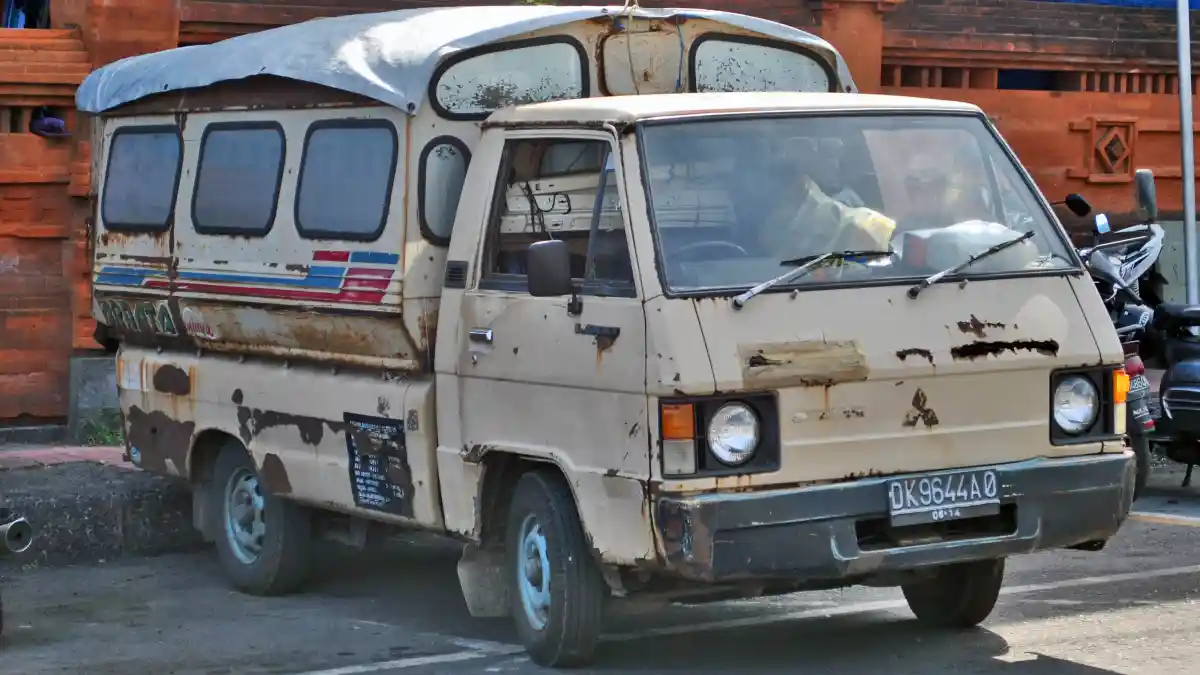 Foto - Mitsubishi L300 (1) 'Dinosaurus' Legenda Angkutan Orang Dan Barang