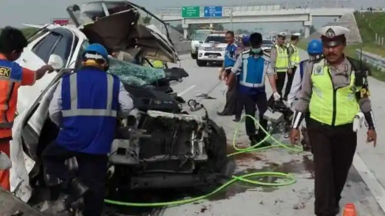 Berita - Sopir Kurang Waspada Saat “Contra Flow”: 9 Nyawa Melayang