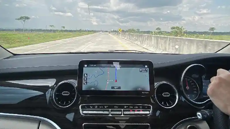 Foto - Ini Cerita Arsitek Ajak Mercedes-Benz V-Class Road Trip Jakarta-Bali