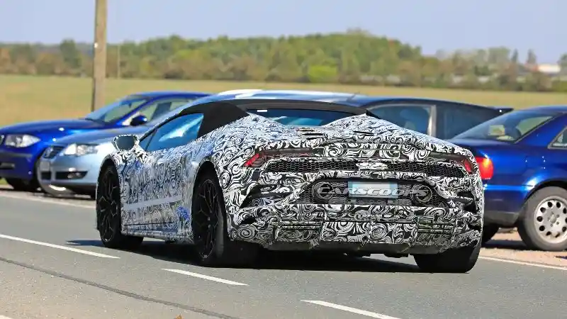 Foto - Lamborghini Huracan Facelift Makin Sangar dan Kencang