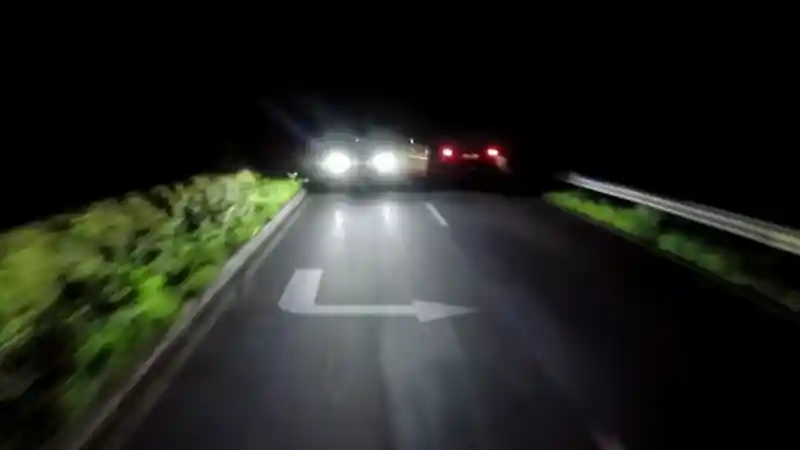 Foto - Ford Kembangkan Lampu Mobil yang Bisa Memproyeksikan Informasi Jalan