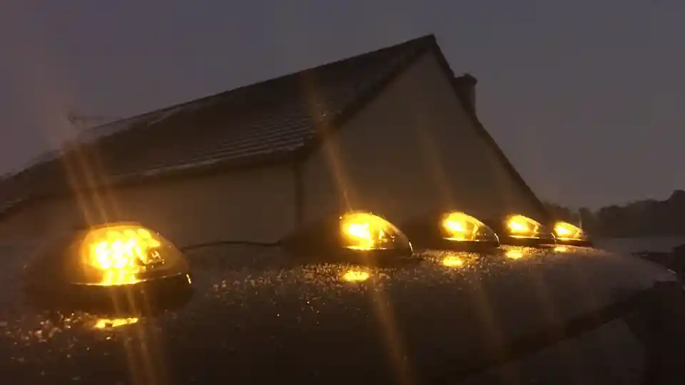 Foto - Inilah Warna Lampu Di Atap Yang Dibenarkan