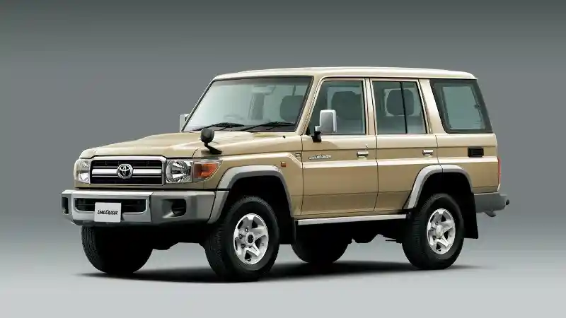Foto - Toyota Land Cruiser 70th Anniversary Edition, Hanya Dijual 600 Unit Berbanderol Rp 800 Jutaan