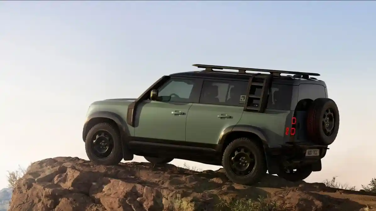 Foto - Menyusul Land Cruiser FJ, Land Rover Tengah Siapkan Defender Mini
