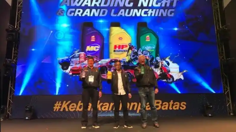 Foto - Oli TOP 1 Rilis Varian Baru Untuk LCGC, RP 72.500/Liter