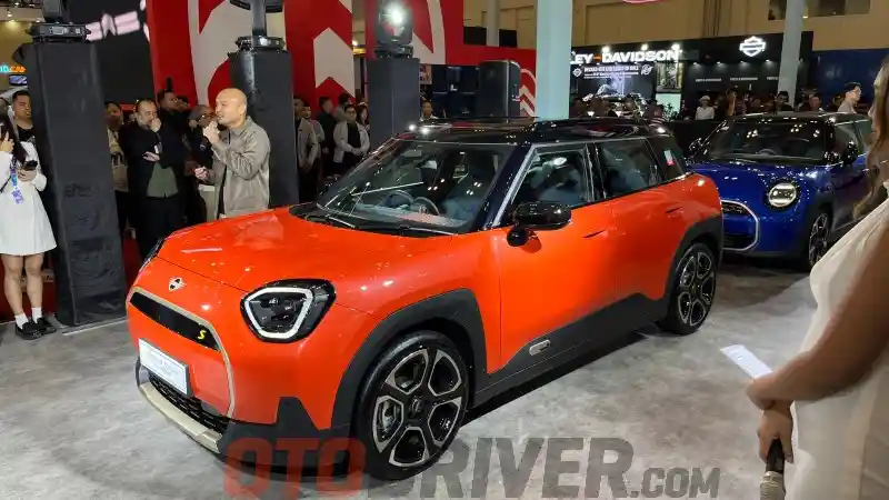 Berita - MINI Luncurkan Dua Mobil Sekaligus Di GJAW 2024