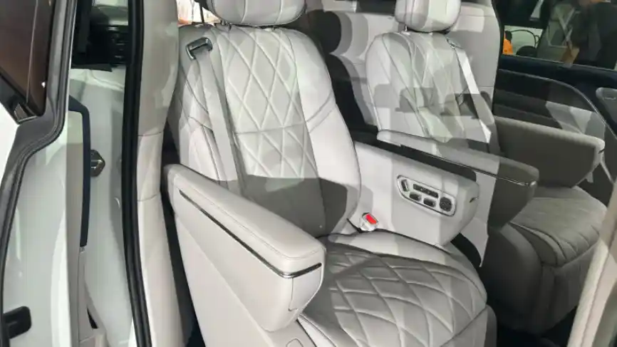 Foto - Leapmotor D99 Resmi Dirilis, Jadi Rival Denza D9 Dan Xpeng X9