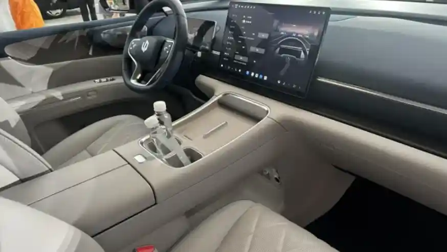 Foto - Leapmotor D99 Resmi Dirilis, Jadi Rival Denza D9 Dan Xpeng X9