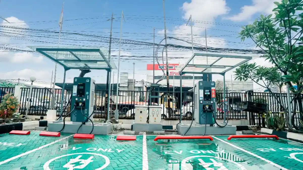 Foto - LEPAS Kembali Resmikan Dealer, Kini Hadir Di Bekasi Dengan Fasilitas SPKLU Ultra Fast Charging