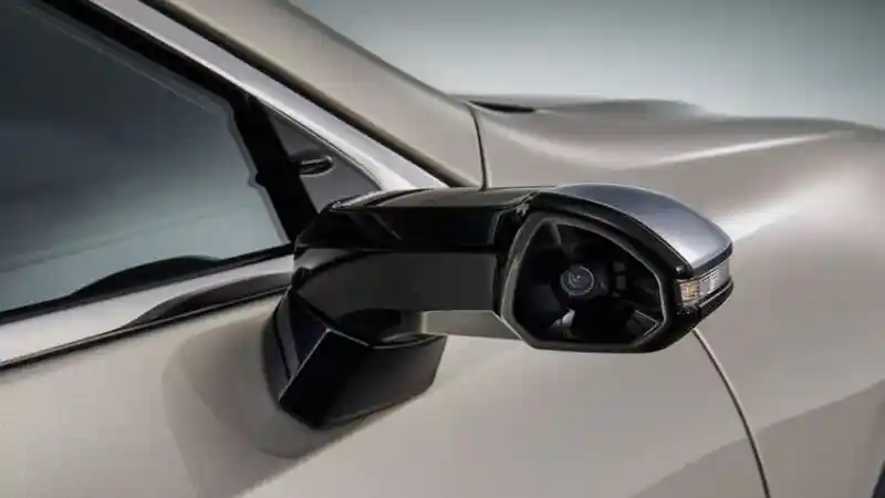 Foto - Lexus Perkenalkan Teknologi Spion Mutakhir, Gusur Cermin
