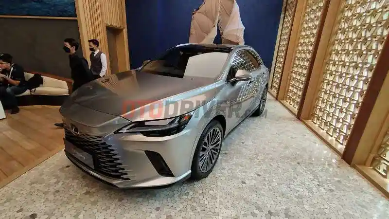 Foto - Mengenal Lebih Dekat Klan Lexus RX yang Baru Saja Meluncur