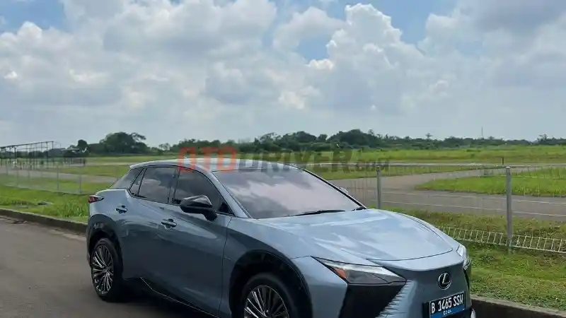 Foto - Holiday in Style 2023, Lexus RZ450e : Plus-Minus Menggunakan SUV EV Mewah Lexus Saat Liburan