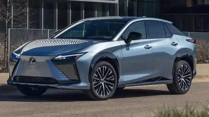 Foto - Lexus Luncurkan RZ 300e, SUV Listrik Berjarak Tempuh 599 KM
