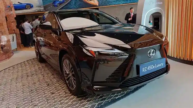 Berita - Kian Serius Garap Mobil Ramah Lingkungan. Lexus Resmi Luncurkan RZ dan RX di Indonesia