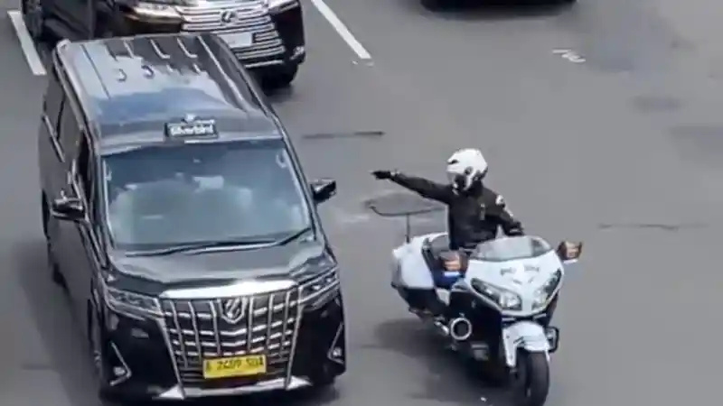 Foto - Ini Spesifikasi Lexus 600 Pelat RI 36 Milik Raffi Ahmad Yang Viral di Jalan