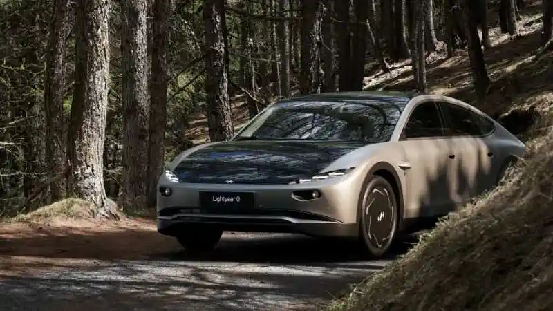 Foto - Cocok Untuk Indonesia, Lightyear 0 Mobil Dengan Tenaga Surya
