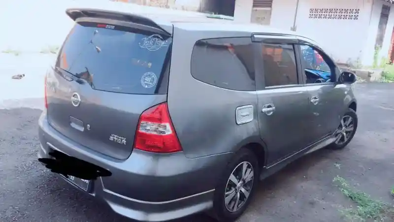 Foto - Nissan Livina Bekas Ini Dijual Berikut Dengan Pemiliknya!