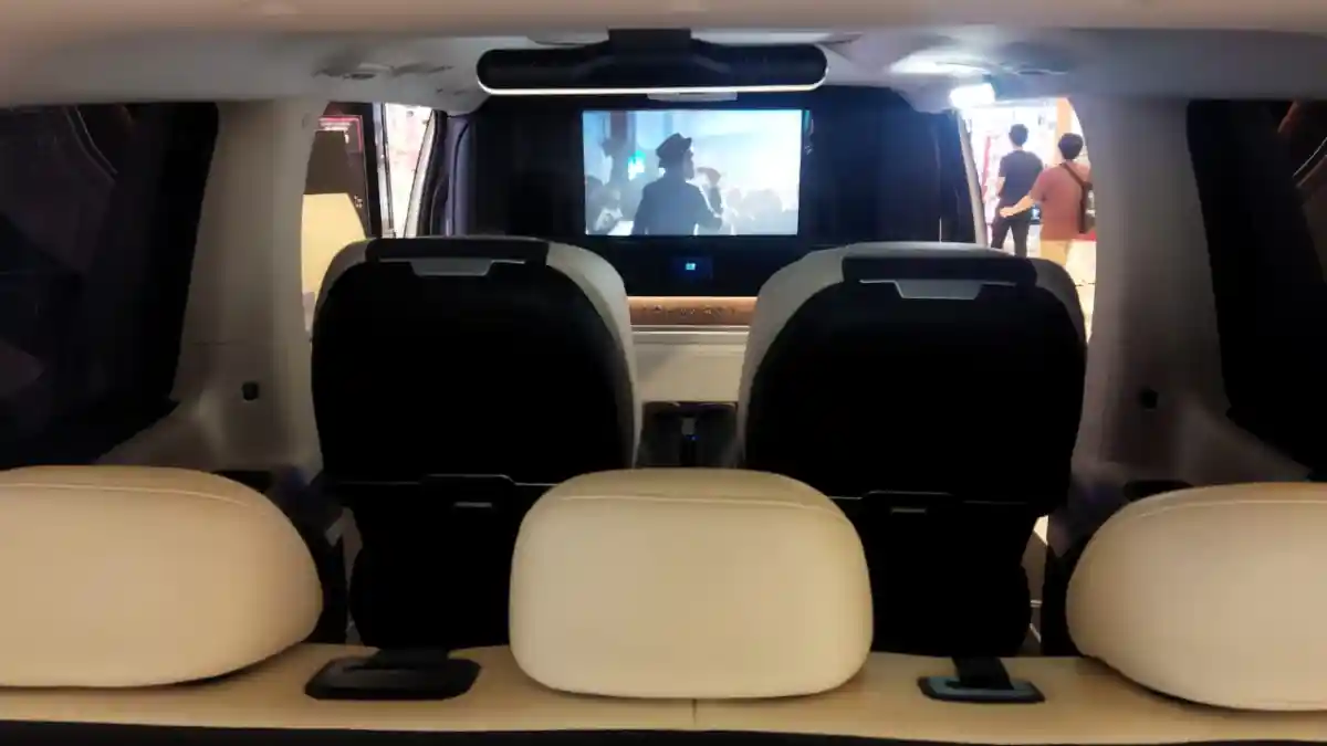 Foto - Hyundai Staria Kabin Mewah Mejeng di PIM 1, Konsumen Minat Bisa Pesan Via Leasing