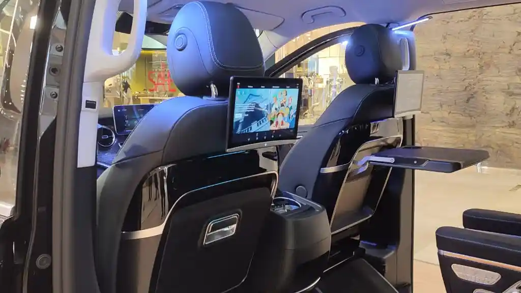 Foto - Diam-Diam Mercedes-Benz V250 Avantgarde Line Ada Sentuhan Lombardi