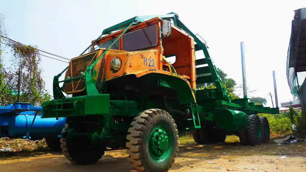 Truk - Lori Hantu, Monster Gado-Gado Dari Pedalaman Malaysia
