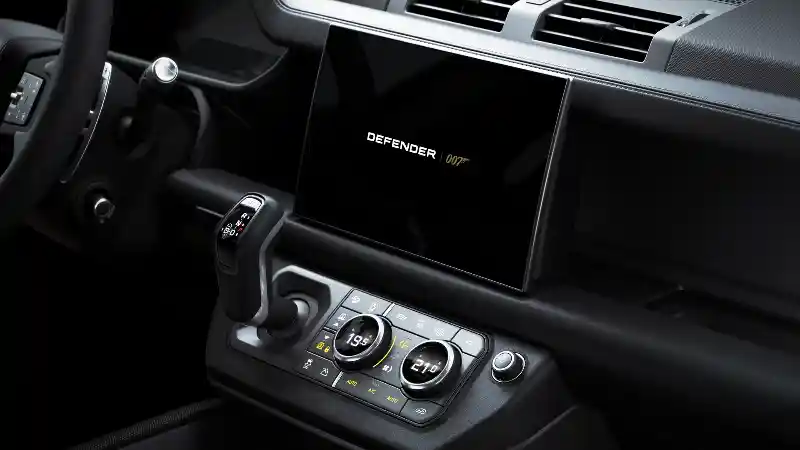 Foto - Land Rover Perkenalkan Bond Limited Edition. Hanya Tersedia 300 Unit.