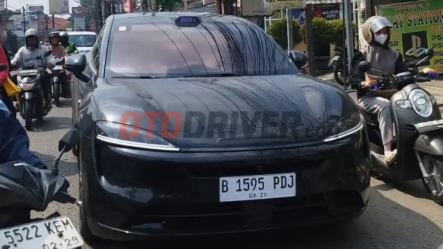 Berita - Luxeed R7 REEV Tertangkap Kamera Tanpa Kamuflase Di Jalanan Indonesia