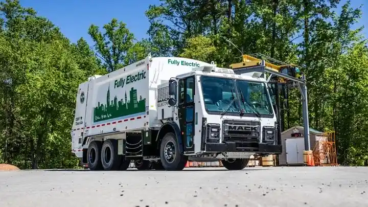 Truk - New York Siap Andalkan Truk Sampah Listrik Mack LR Electric