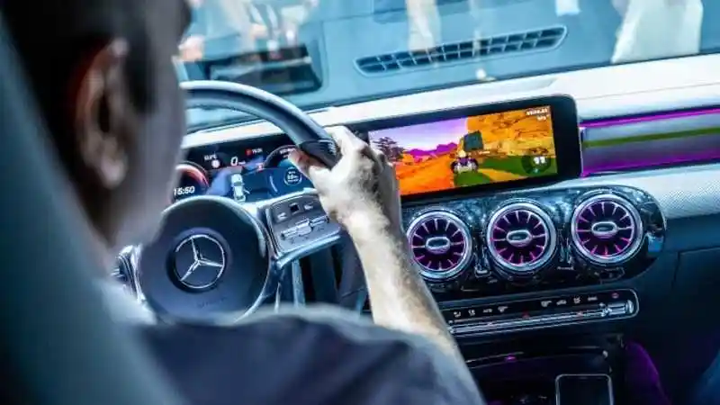 Berita - Game Mario Kart Bisa Dimainkan Pakai Mercedes-Benz CLA Terbaru