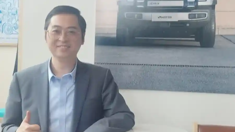 Foto - Walau Punya Kesamaan Konsep, Ini Yang Membedakan iCar V23 dan Chery J6