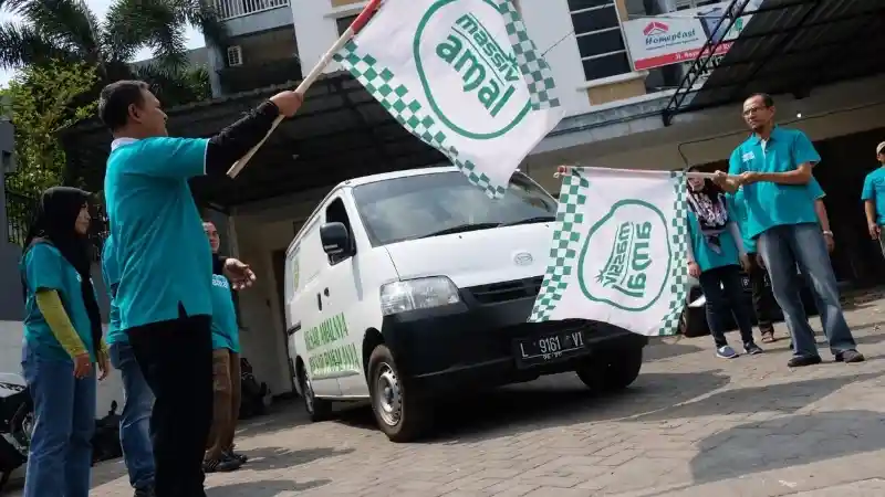 Foto - Aki Massiv Gelar Donasi Pendidikan di Daerah Tengger