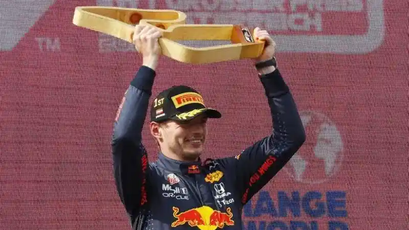 Foto - Mobil1 Dukung Verstappen Naik Podium Tertinggi Di GP Austria