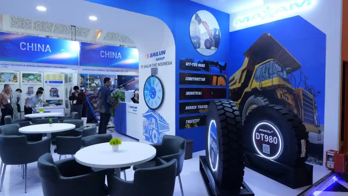 Foto - Maxam Curi Perhatian Di Mining Expo 2025 Dengan Pajang Ban Raksasa