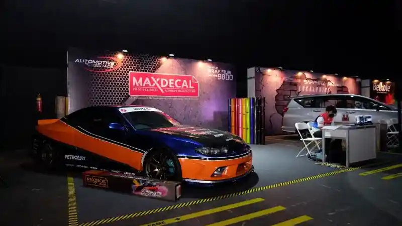 Foto - Maxdecal Luncurkan 32 Warna Stiker Baru. Cocok Untuk Wraping