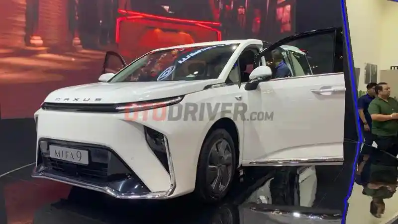 Foto - Deretan Mobil Yang Meluncur Di IIMS 2024