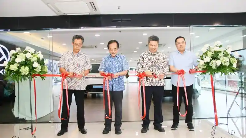 Foto - Maxus Gas Pol, Buka Dealer Pertama Di Indonesia