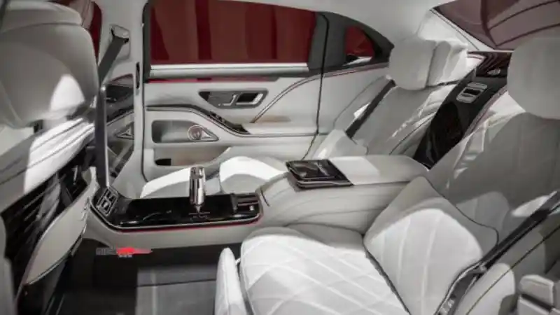 Foto - Mercedes-Maybach 2021 Resmi Meluncur