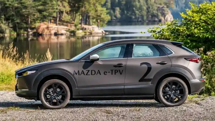 Foto - Mobil Listrik Pertama Mazda Persiapan Debut 