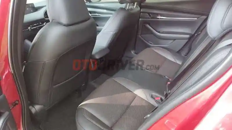 Foto - Mazda 3 Sedan, Rasa Premium Dengan Harga Lebih Terjangkau