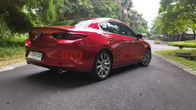 Foto - Mazda 3 Sedan, Rasa Premium Dengan Harga Lebih Terjangkau