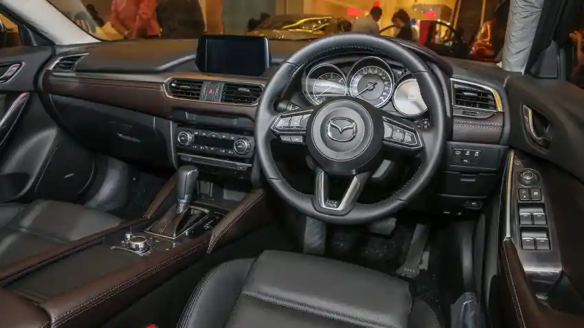Foto - Mazda6 Edisi 2017 Resmi Hadir di Malaysia, Tambah Warna Baru