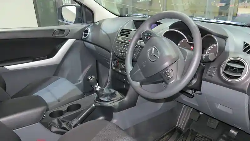 Foto - Mazda BT-50, Si Kembar Yang Kalah Pamor