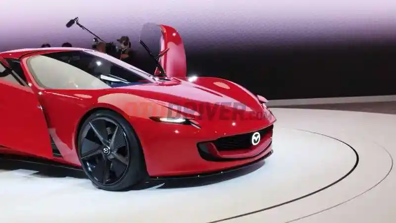 Foto - Mazda Siap Populerkan Lagi Lampu Pop Up Melalui Iconic SP Concept