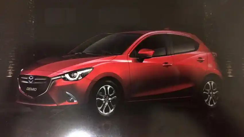 Foto - Ini Dia Foto Brosur Mazda2 Facelift 2017