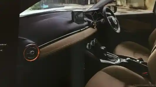 Foto - Ini Dia Foto Brosur Mazda2 Facelift 2017