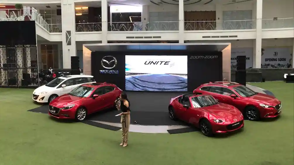 Berita - Mazda3 dan MX-5 RF Resmi meluncur, Harga Mulai Dari RP 400 Jutaan 