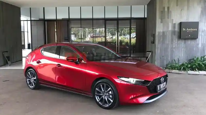 Foto - Komparasi Spek Honda Civic Hatchback RS VS Mazda 3